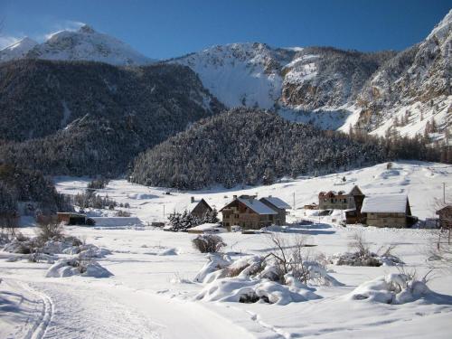 10213 Chalet d'exception nature sport et bien être sauna,jacuzzi hammam frigidarium (10213 Chalet d'exception nature sport et bien etre sauna,jacuzzi hammam frigidarium) in Cervieres (Hautes Alpes)