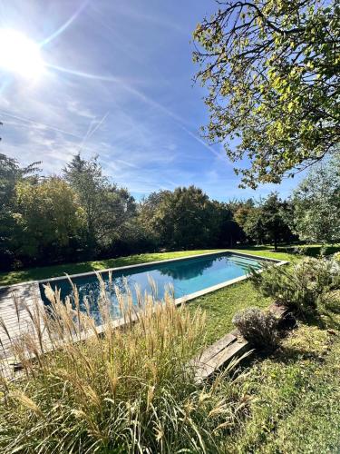 Swimming pool, COUNTRYSIDE NORMANDIE Superbe propriete et sa maison d amis 1h de Paris in Saint-Pierre-de-Bailleul