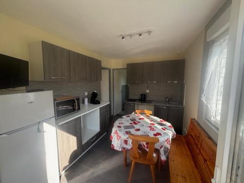 virtuve, charmante maison confortable ! in Beaumontel
