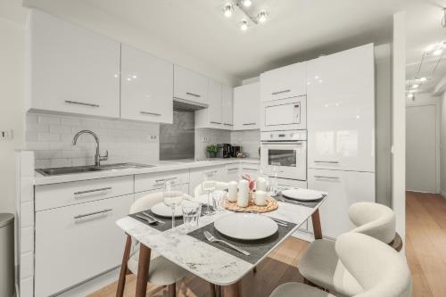 Porte Saint-Denis Stylish 1BR Central Paris Flat - image 4