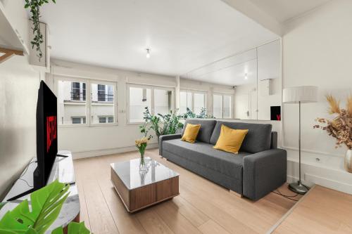 Porte Saint-Denis Stylish 1BR Central Paris Flat - image 7