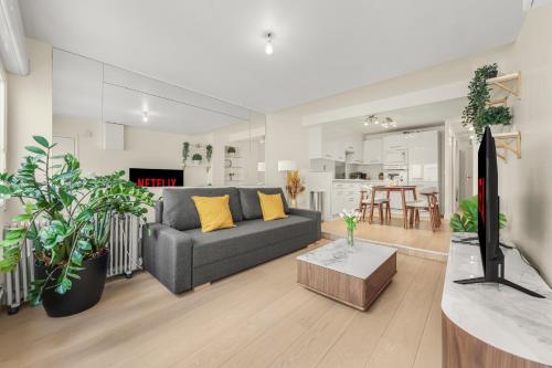 Porte Saint-Denis Stylish 1BR Central Paris Flat - image 14