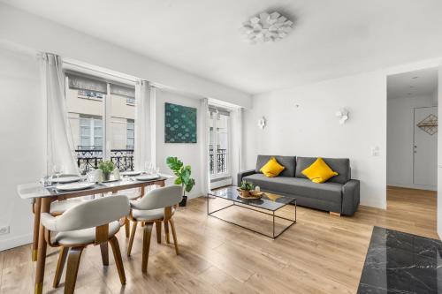 Hôtel de Ville Elegant 1BR Apartment with Netflix - image 6