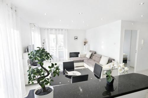 Κοινόχρηστο σαλόνι/χώρος τηλεόρασης, 2 Mins from Train Station - Free Parking - Paris & DisneyLand - Lognes in Λόνη