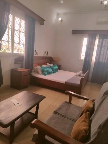 RAOOF HOTEL in Majunga