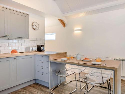 Seadmed, 2 Bed in Barnstaple oc-60443 in West Down