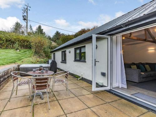 Seadmed, 2 Bed in Barnstaple oc-60443 in West Down