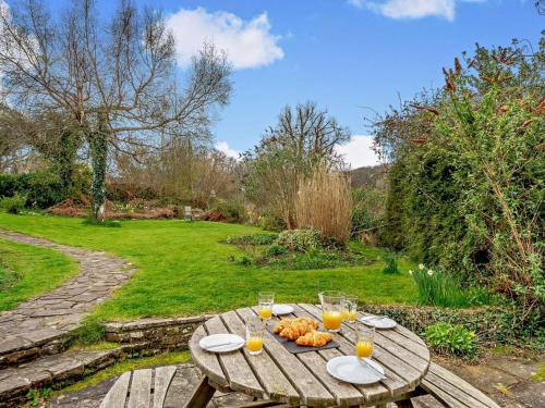 Iekārtas, 2 Bed in Crickhowell oc-bn052 in Llangynidr