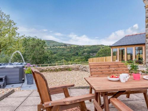 Iekārtas, 3 Bed in Wrexham oc-83938 in Coedpoeth