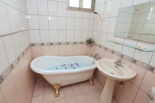 Yilan Homeland B&B – Wujie, WV