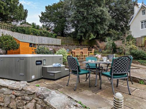 4 Bed in Torquay oc-94002, Torquay