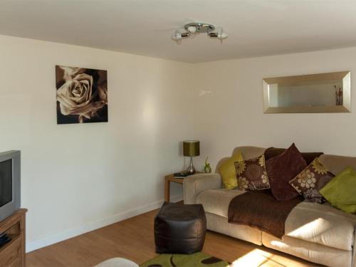 Iekārtas, 2 Bed in Neath oc-bn247 in Krainanta