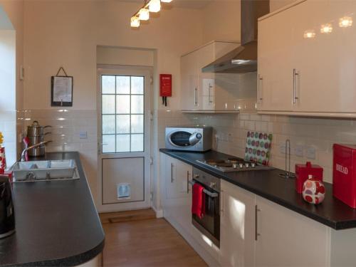 Iekārtas, 2 Bed in Neath oc-bn247 in Krainanta