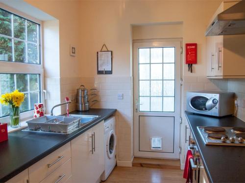 Iekārtas, 2 Bed in Neath oc-bn247 in Krainanta
