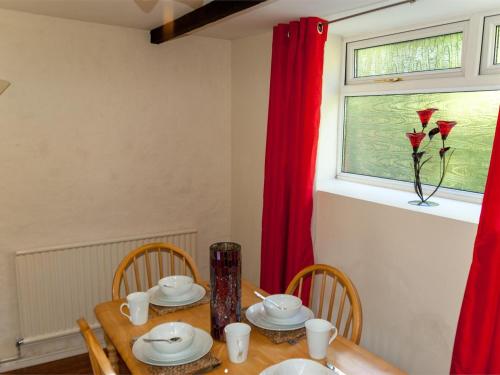 Iekārtas, 2 Bed in Neath oc-bn247 in Krainanta