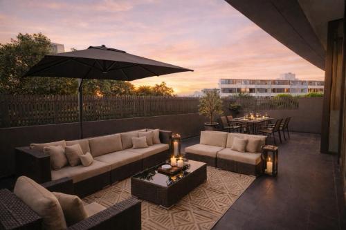 High Ceiling 6 Beds Private Garden Oasis 1min to Qudos Free Parking – khách sạn tại Công viên Olympic Sydney