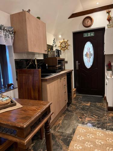 Studio D - Newly renovated private 1 bed studio near Trent Bridge Cricket Ground and National Water  in 加姆斯頓