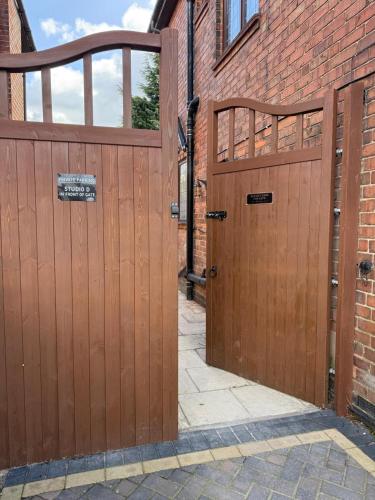 Studio D - Newly renovated private 1 bed studio near Trent Bridge Cricket Ground and National Water  in 加姆斯頓