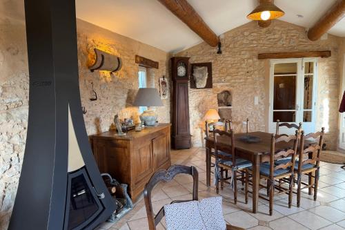 Le Clos Lau-Tave Charming 110 m Provençal home with private garden (Le Clos Lau-Tave Charming 110 m Provencal home with private garden) in Simiane-la-Rotonde