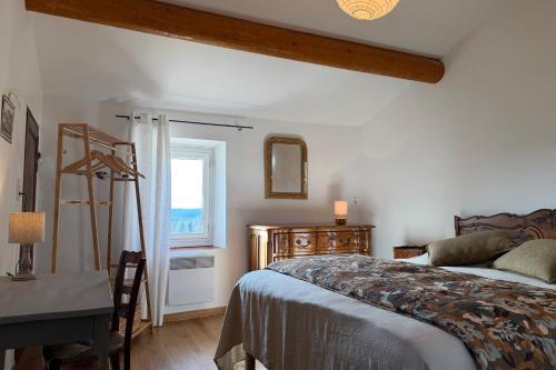 Le Clos Lau-Tave Charming 110 m Provençal home with private garden (Le Clos Lau-Tave Charming 110 m Provencal home with private garden) in Simiane-la-Rotonde