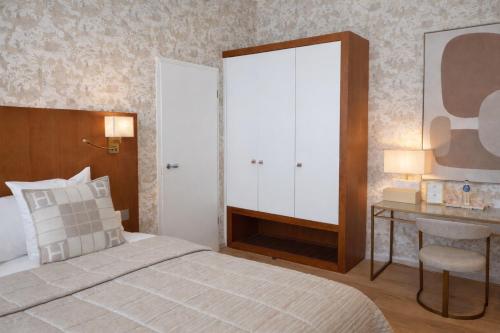 Hotel Van Cleef - image 42