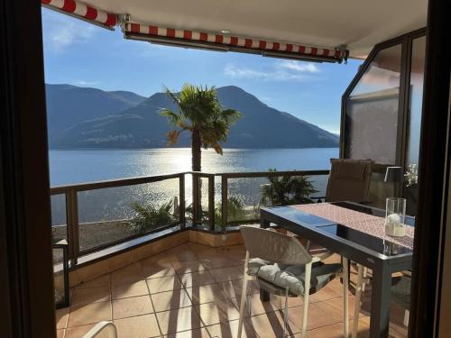 Brissago Lake and Pool Studio Lake View Indoor Pool in 布里薩戈
