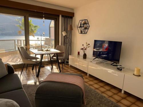 Brissago Lake and Pool Studio Lake View Indoor Pool in 布里薩戈