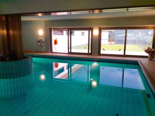 Brissago Lake and Pool Studio Lake View Indoor Pool in 布里薩戈