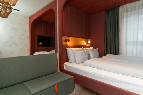 room detail thumbnail 1
