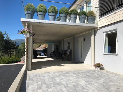 Вхід, Vangsnes - charming apartment with Fjord view in Вангснес