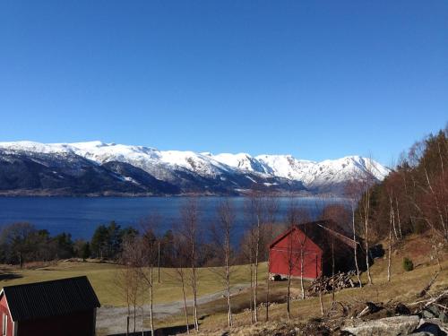 Vangsnes - charming apartment with Fjord view in Вангснес
