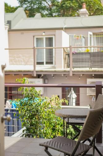 Prime Darlinghurst Location Balcony&Backyard Space - image 5