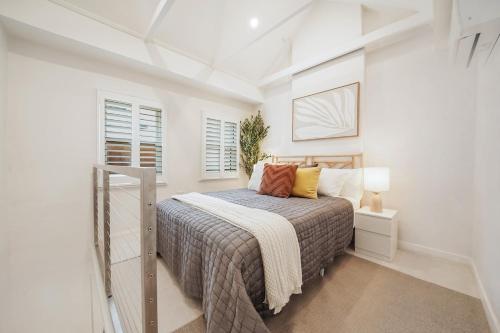 Prime Darlinghurst Location Balcony&Backyard Space - image 3