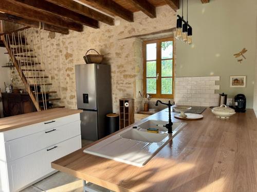 Authentic house, absolutely quiet in Coust