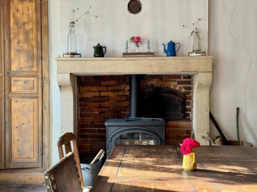 Authentic house, absolutely quiet in Coust