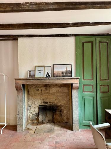 Authentic house, absolutely quiet in Coust