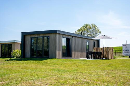 2 bedrooms, 4 beds