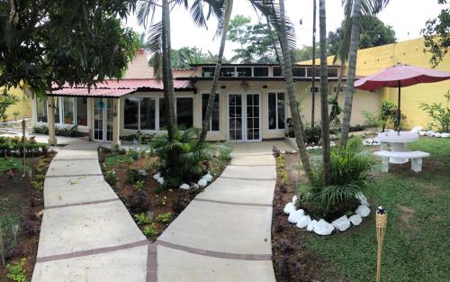 Villa de las Flores – khách sạn tại Retalhuleu