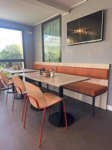 Exterior view of ibis budget Niort - La Creche