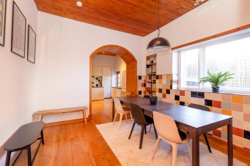 Detached House with Sea Views & Parking in نورث بيرويك