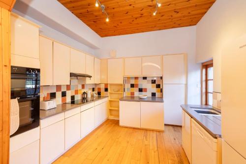 Detached House with Sea Views & Parking in نورث بيرويك