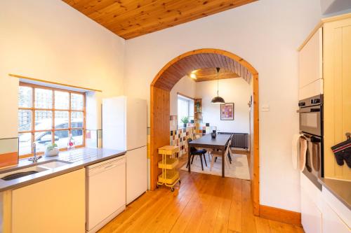 Detached House with Sea Views & Parking in نورث بيرويك