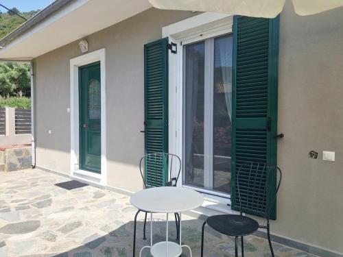 Exterior view, Peonia Flower House in Svoronata
