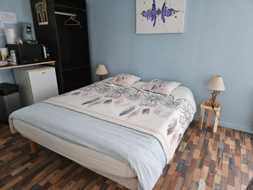 Chambre avec 2 lits double, douche et WC privés - Accès autonome - Parking (Chambre avec 2 lits double, douche et WC prives - Acces autonome - Parking) in Dommartin Sous Amance