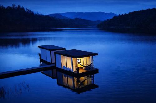 Hotel Pietrasanta Cabanas frente a la Represa Penol Guatape - Guatape