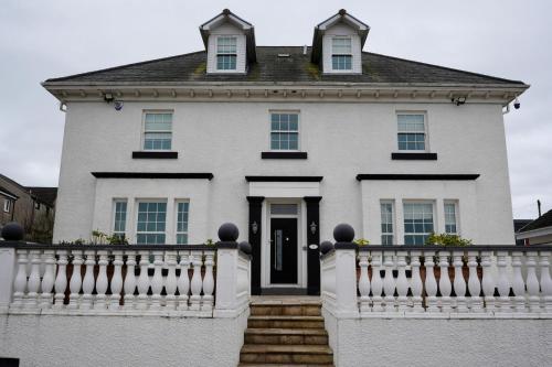 6BR House with Butler, Sauna & Hot Tub in Glasgow in Chapelhall