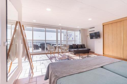Hotel Mediterraneo Carihuela - image 43