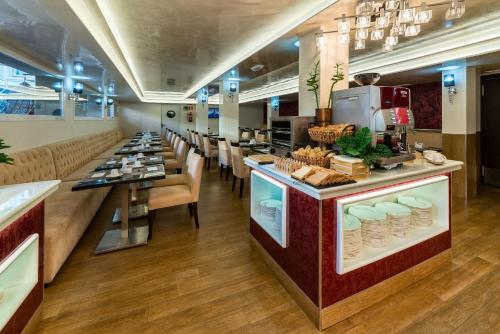 餐廳, Moon Dreams Torremolinos in 托雷莫利諾斯市中心