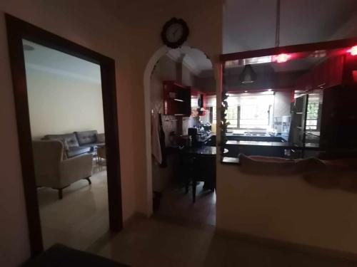 Romantic charming apartment near University Street 100 m nearly amoung the center of public tranport in Al Jizah