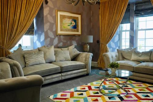 6BR House with Butler, Sauna & Hot Tub in Glasgow in Chapelhall